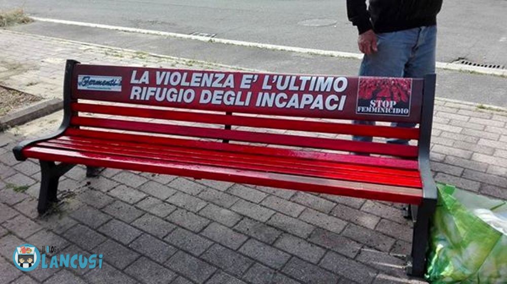 No Alla Violenza Anche Per Unisa Una Panchina Rossa Il Blog Di Lancusi